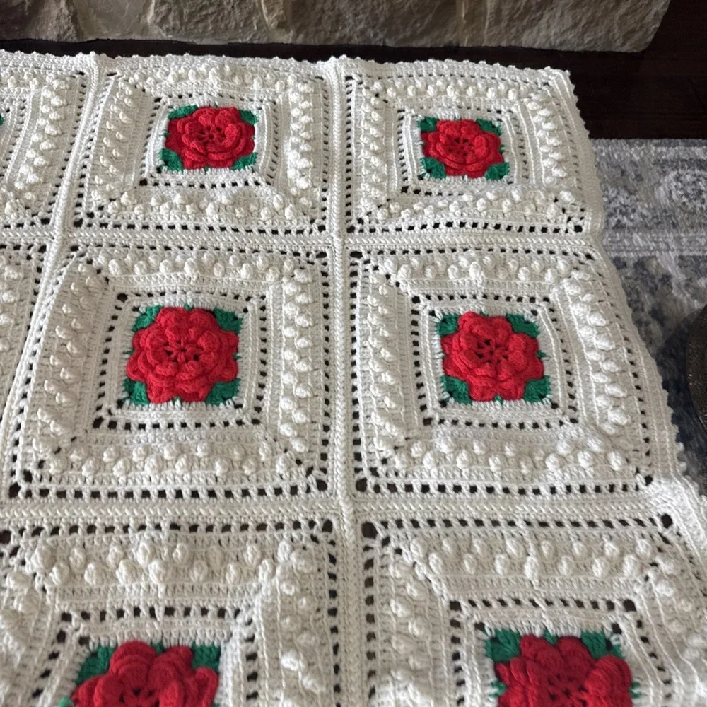 VTG Crocheted Granny Square Afghan Throw Blanket 3D Puffy Red Roses 36